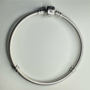 7.5” / 19cm Pandora Moments Snake Bracelet with Barrel Clasp S925 ALE Sterling